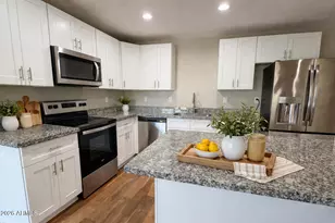 4649 S 38th Gln, Phoenix, AZ 85041 - Photo 2