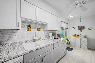 10532 W Granada Drive, Sun City, AZ 85373 - Photo 12