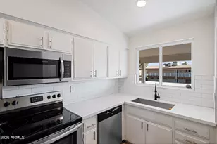 10840 N Fairway Ct W, Sun City, AZ 85351 - Photo 8
