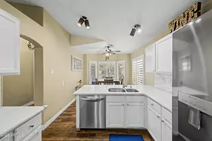 541 W Villa Maria Dr, Phoenix, AZ 85023 - Photo 10