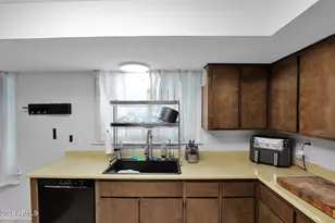 2420 W Mandalay Ln, Phoenix, AZ 85023 - Photo 10