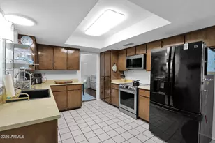 2420 W Mandalay Ln, Phoenix, AZ 85023 - Photo 12