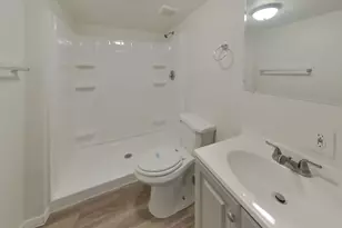 8102 W Heatherbrae Dr, Phoenix, AZ 85033 - Photo 6