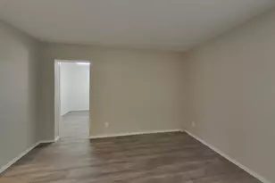 8102 W Heatherbrae Dr, Phoenix, AZ 85033 - Photo 18