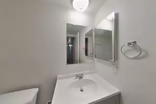 8102 W Heatherbrae Dr, Phoenix, AZ 85033 - Photo 8