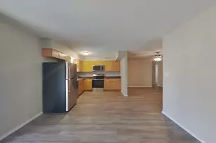 8102 W Heatherbrae Dr, Phoenix, AZ 85033 - Photo 10