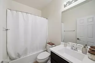 8881 W Cameron Dr, Peoria, AZ 85345 - Photo 20