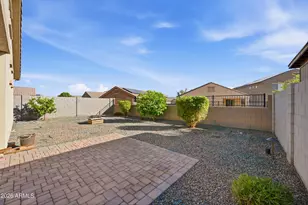8881 W Cameron Dr, Peoria, AZ 85345 - Photo 32
