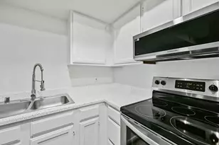 1075 E Chandler Blvd, Chandler, AZ 85225 - Photo 34