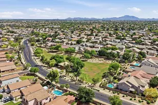 1300 S Heritage Dr, Gilbert, AZ 85296 - Photo 36