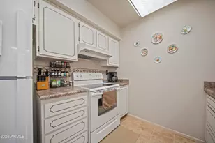 10036 W Lancaster Dr, Sun City, AZ 85351 - Photo 18