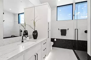 8100 N 64th Pl, Paradise Valley, AZ 85253 - Photo 32