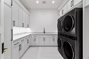 8100 N 64th Pl, Paradise Valley, AZ 85253 - Photo 36