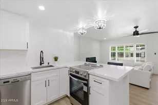 2218 E Sunnyside Dr, Phoenix, AZ 85028 - Photo 42