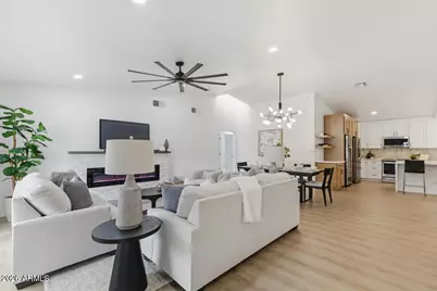 2218 E Sunnyside Drive, Phoenix, AZ 85028 - Photo 4
