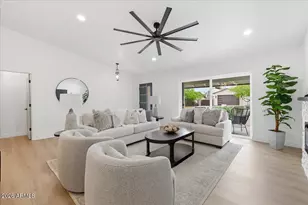 2218 E Sunnyside Dr, Phoenix, AZ 85028 - Photo 12