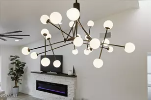 2218 E Sunnyside Dr, Phoenix, AZ 85028 - Photo 14