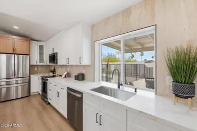 2218 E Sunnyside Drive, Phoenix, AZ 85028 - Photo 6