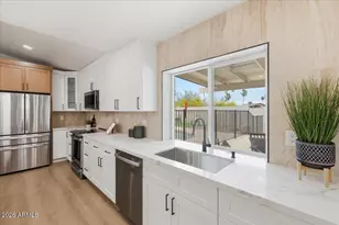 2218 E Sunnyside Dr, Phoenix, AZ 85028 - Photo 6