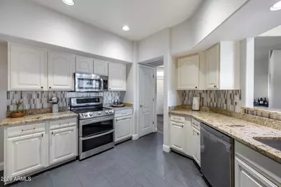 1747 E Northern Avenue #117, Phoenix, AZ 85020 - Photo 8