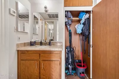 3033 E Devonshire Avenue #2009, Phoenix, AZ 85016 - Photo 16