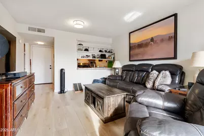 3033 E Devonshire Avenue #2009, Phoenix, AZ 85016 - Photo 2