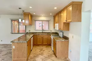 2601 E Cinnabar Ave, Phoenix, AZ 85028 - Photo 6