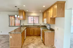 2601 E Cinnabar Ave, Phoenix, AZ 85028 - Photo 6