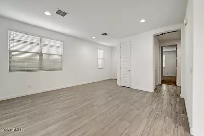 1642 W Monte Way, Phoenix, AZ 85041 - Photo 4