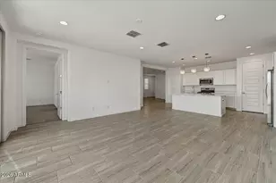 1642 W Monte Way, Phoenix, AZ 85041 - Photo 8