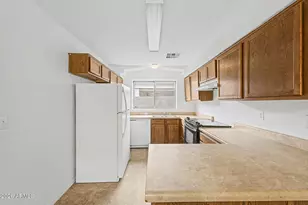 134 W Desert Ln, Phoenix, AZ 85041 - Photo 10