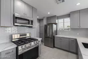 2001 N Laurel Ave, Phoenix, AZ 85007 - Photo 10