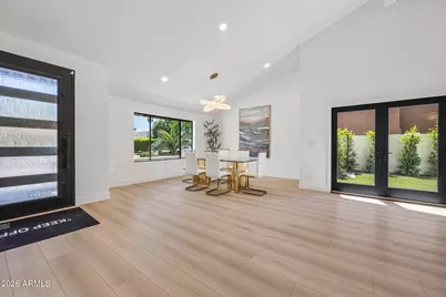 10012 N 76th Place, Scottsdale, AZ 85258 - Photo 2