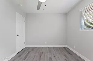 35 W Medlock Dr, Phoenix, AZ 85013 - Photo 14