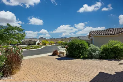 16486 W Valencia Drive, Goodyear, AZ 85338 - Photo 8