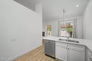 3326 N 42nd St, Phoenix, AZ 85018 - Photo 8