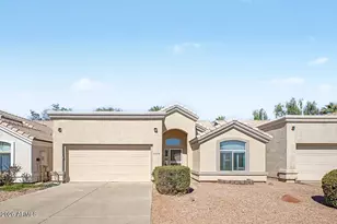 3326 N 42nd St, Phoenix, AZ 85018 - Photo 1