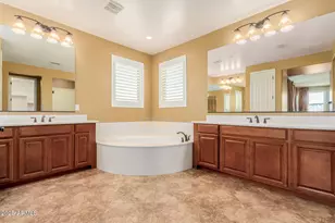 882 E Parkview Dr, Gilbert, AZ 85295 - Photo 34