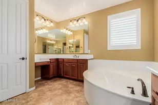 882 E Parkview Dr, Gilbert, AZ 85295 - Photo 36