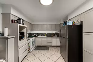 6952 W Wolf St, Phoenix, AZ 85033 - Photo 10