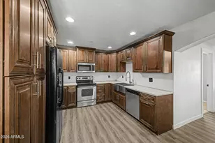 943 S Lazona Dr, Mesa, AZ 85204 - Photo 4