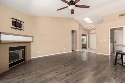 2412 E Wescott Drive, Phoenix, AZ 85050 - Photo 8