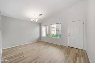 21862 N 40th Pl, Phoenix, AZ 85050 - Photo 2