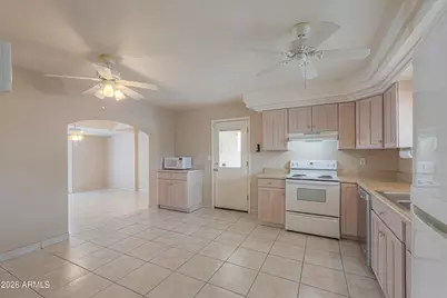2139 E Betty Elyse Lane, Phoenix, AZ 85022 - Photo 8