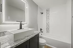 8716 E Mitchell Dr, Scottsdale, AZ 85251 - Photo 18