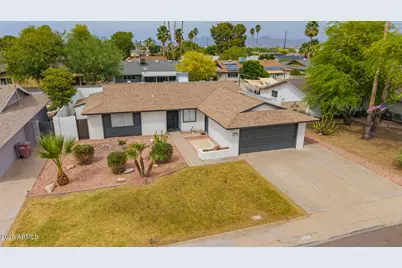 8716 E Mitchell Drive, Scottsdale, AZ 85251 - Photo 2