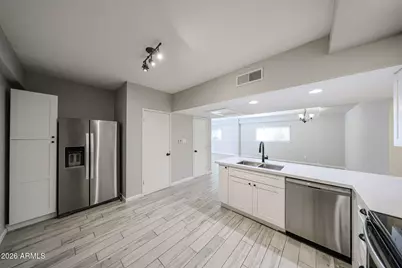 351 E Thomas Road #D201, Phoenix, AZ 85012 - Photo 18
