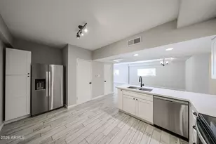 351 E Thomas Rd, Phoenix, AZ 85012 - Photo 18
