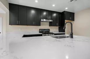 1325 E Avalon Dr, Phoenix, AZ 85014 - Photo 10