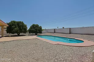 11001 W Granada Dr, Sun City, AZ 85373 - Photo 24